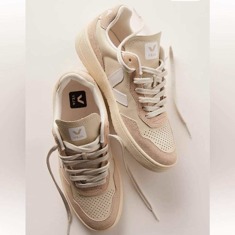 Veja V-90 sneakers